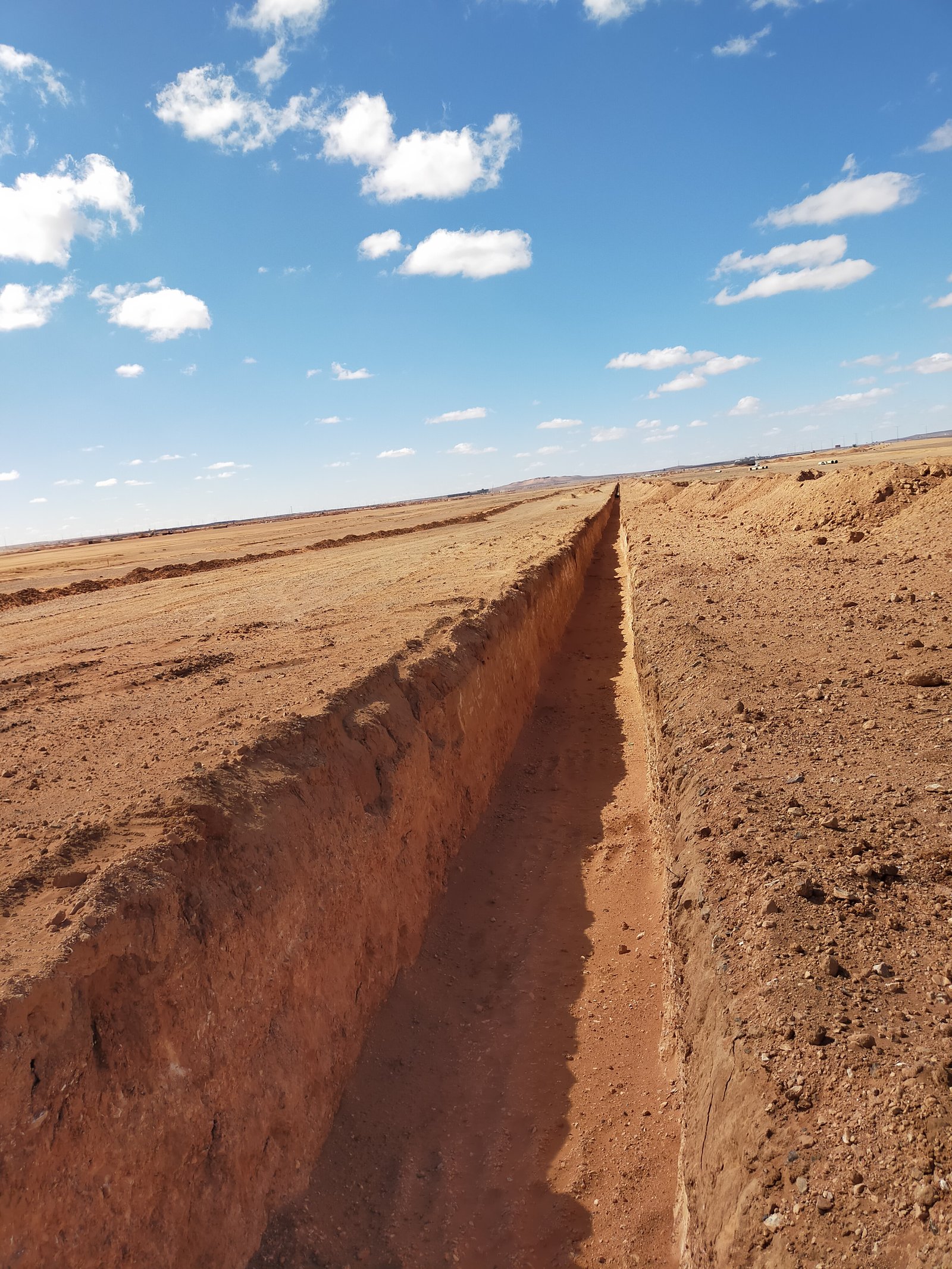 صورة مشروع ﺗﺼﻤﻴﻢ وﺗﻨﻔﻴﺬ اﻟﻤﺮﺣﻠﺔ اﻟﺜﺎﻧﻴﺔ ﻟﻤﺸﺮوع اﻟﺨﻄﻮط اﻟﻨﺎﻗﻠﺔ ﻟﻠﻤﻴﺎه اﻟﻤﻌﺎﻟﺠﺔ اﻟﻰ ﻣﺸﺮوع اﻟﻤﻠﻚ ﻋﺒﺪاﻟﻠﻪ ﻟﺘﻄﻮﻳﺮ ﻣﺪﻳﻨﺔ وﻋﺪ اﻟﺸﻤﺎل اﻟﺨﻂ اﻟﻨﺎﻗﻞ ﺑﻴﻦ ﻣﺪﻳﻨﺘﻲ ﻋﺮﻋﺮ ووﻋﺪ اﻟﺸﻤﺎل 2018