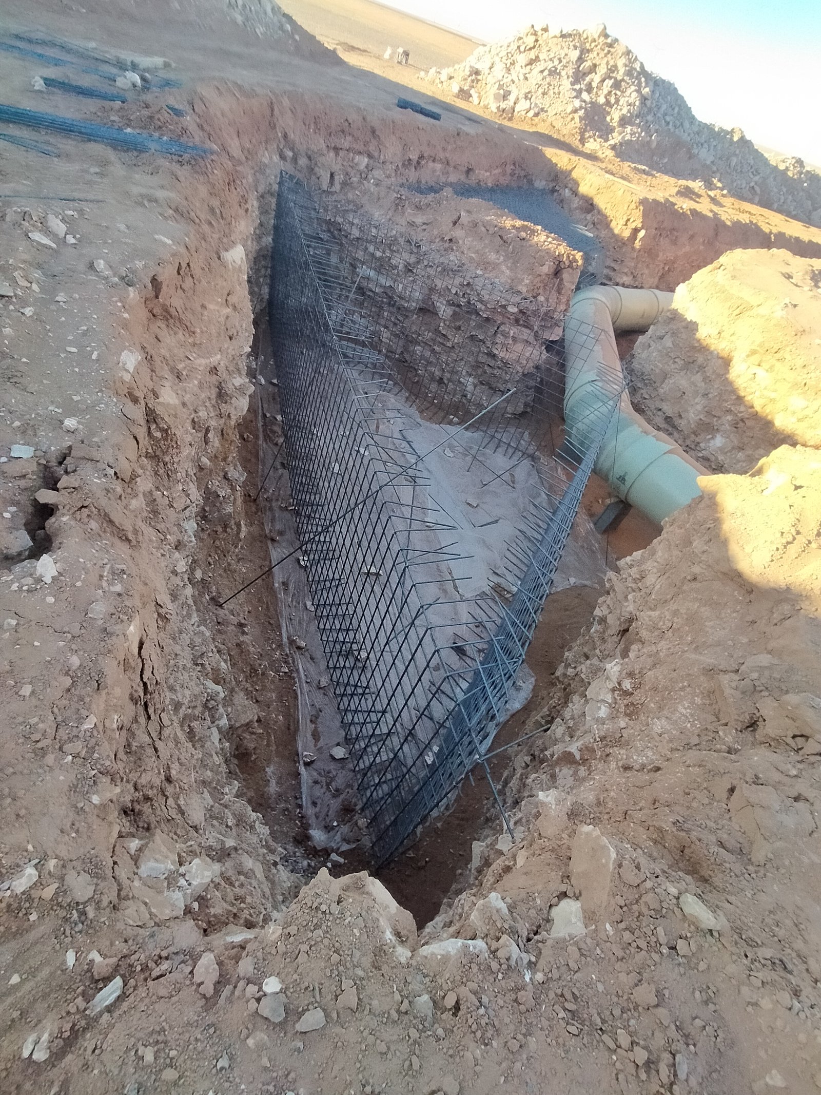 صورة مشروع ﺗﺼﻤﻴﻢ وﺗﻨﻔﻴﺬ اﻟﻤﺮﺣﻠﺔ اﻟﺜﺎﻧﻴﺔ ﻟﻤﺸﺮوع اﻟﺨﻄﻮط اﻟﻨﺎﻗﻠﺔ ﻟﻠﻤﻴﺎه اﻟﻤﻌﺎﻟﺠﺔ اﻟﻰ ﻣﺸﺮوع اﻟﻤﻠﻚ ﻋﺒﺪاﻟﻠﻪ ﻟﺘﻄﻮﻳﺮ ﻣﺪﻳﻨﺔ وﻋﺪ اﻟﺸﻤﺎل - اﻟﺨﻂ اﻟﻨﺎﻗﻞ ﺑﻴﻦ ﻣﺪﻳﻨﺘﻲ ﻋﺮﻋﺮ ووﻋﺪ اﻟﺸﻤﺎل 2021